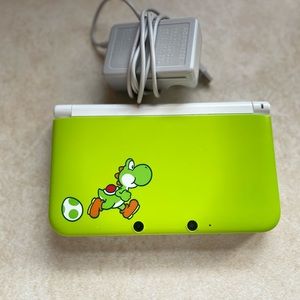 Nintendo 3DS XL Yoshi edition